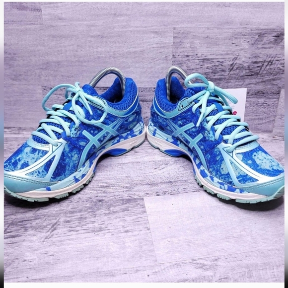 Asics Shoes - EUC Asics Gel Cumulus 17 Running Sneaker, Size 6